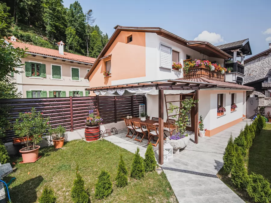 Gotar Apartment with Garden