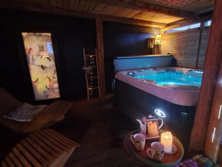 Mobile Home Cabana with HotTub&Sauna