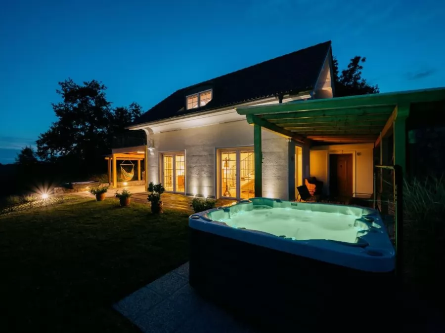 Vila Zupan z masažno kadjo